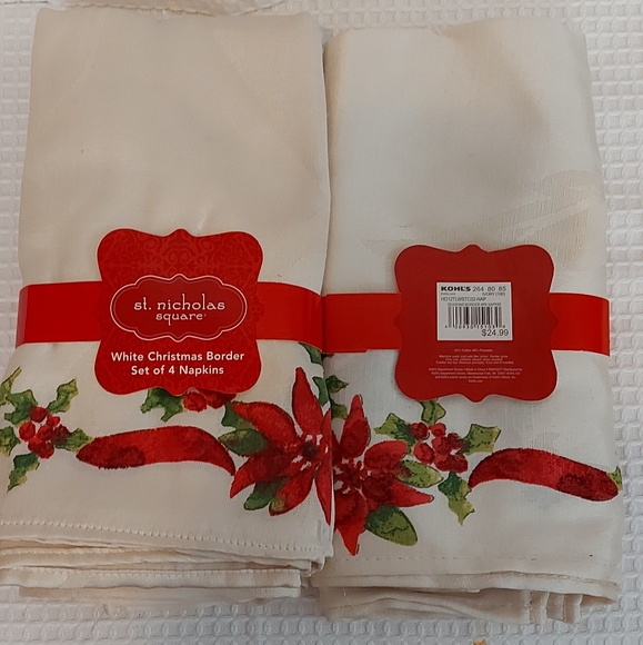 NWT St Nicholas Square White Christmas Border Set of 4 Napkins - Picture 2 of 7